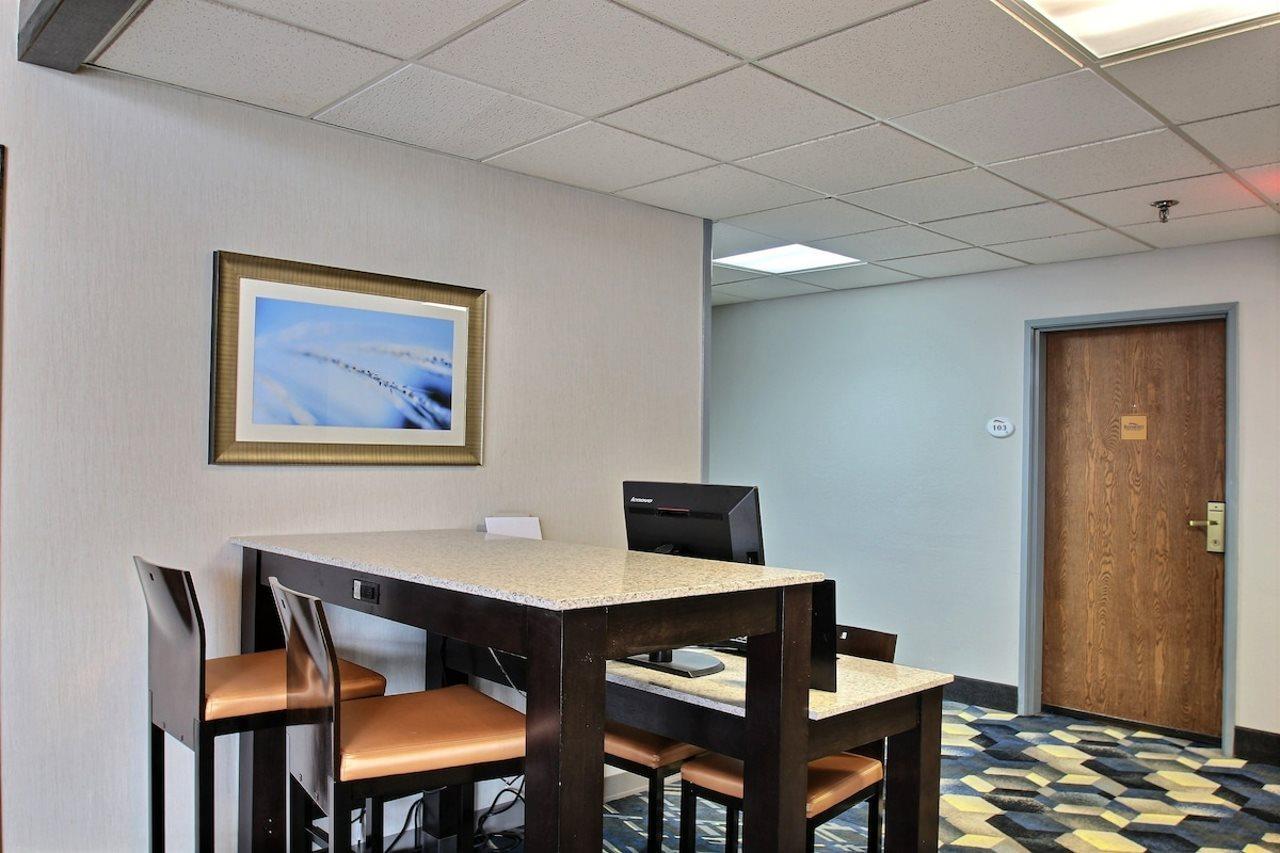 Отель Baymont By Wyndham Madison West/Middleton Wi West Экстерьер фото