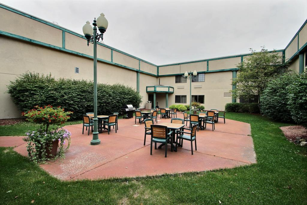 Отель Baymont By Wyndham Madison West/Middleton Wi West Экстерьер фото