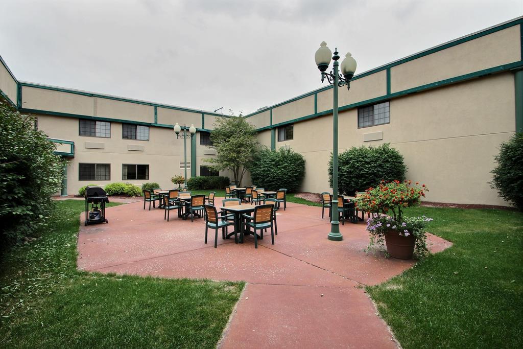 Отель Baymont By Wyndham Madison West/Middleton Wi West Экстерьер фото